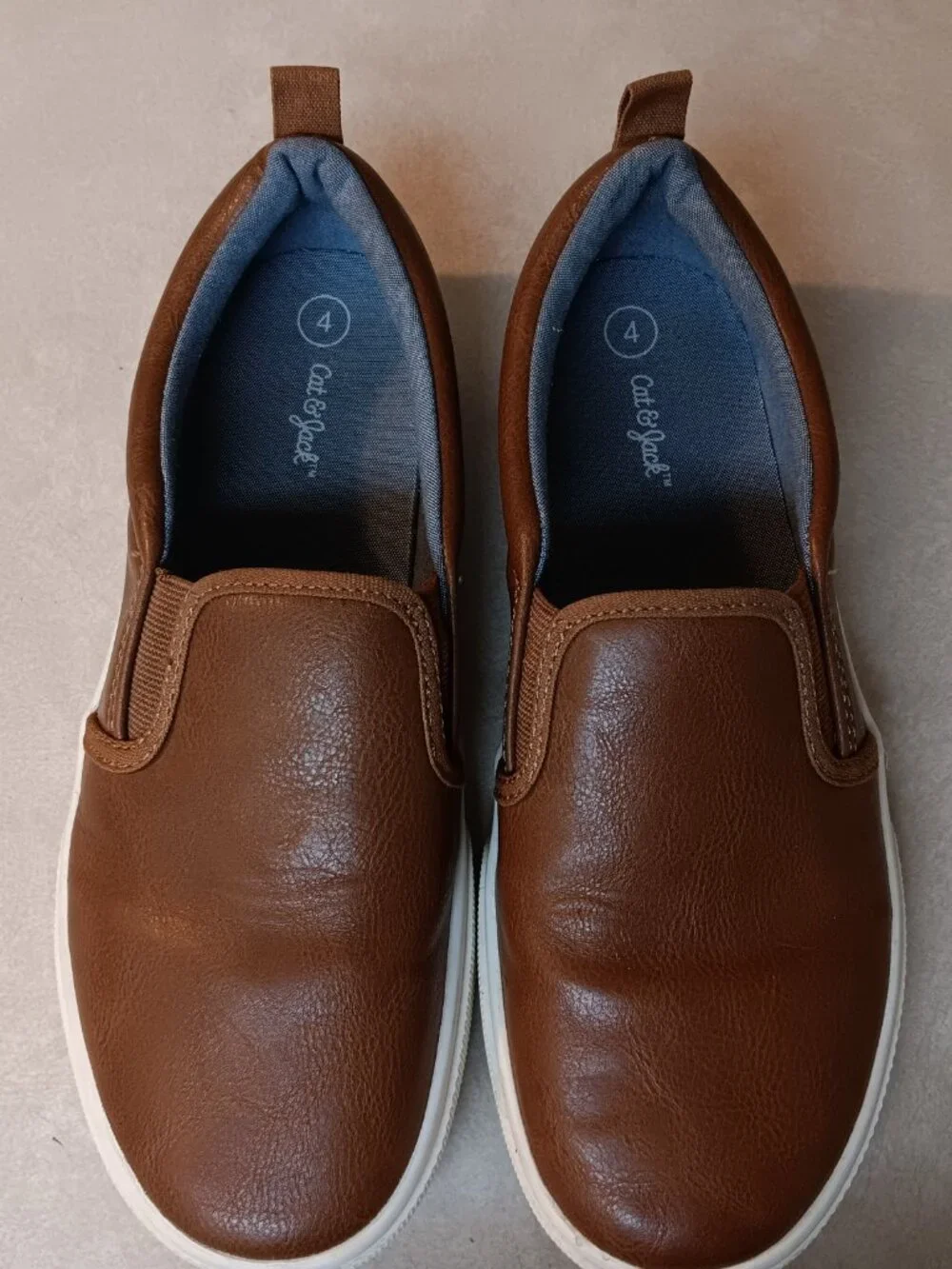 Cat and Jack Girls Faux Leather Loafers Size 4